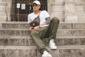 男人过了40岁，不建议穿AJ！这3款鞋子，时尚百搭还显男人味图片
