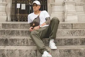 男人过了40岁，不建议穿AJ！这3款鞋子，时尚百搭还显男人味图片