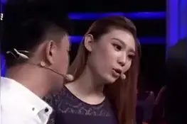 强势富家女抢别人男朋友，现场炫富遭评委白眼，涂磊都忍不住了图片