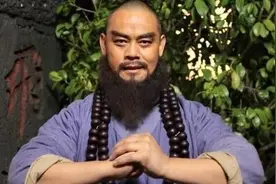 同是结义兄弟，鲁智深千里护送林冲，为何施恩只送武松一只烧鹅？图片