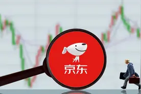 刘强东年轻时的照片，确实让人“心酸”，这才是真正的白手起家图片