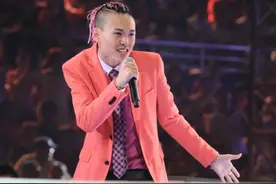 “音乐疯子”张玮：从high歌爆红到跑龙套，一手好牌怎么糊的？图片