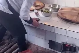赵本山下厨房为家人做饭，一盆大锅菜接地气，网友：菜和人一样图片