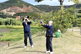 65岁的儿子带着86岁母亲到西南去旅游 陪伴是最深情的感恩图片