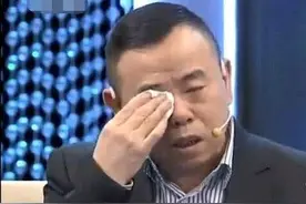 63岁潘长江近照拄双拐，女儿潘阳一句话道尽无奈图片