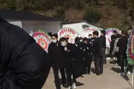 姚策选择葬在景德镇：离家150公里，有多少无法言说的爱与恨图片