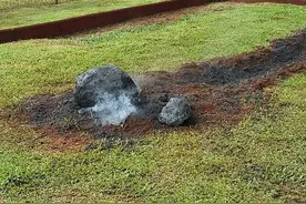 奥巴马证实ufo真实性，全球各处出现不明物体，嘉兴上空也有坠落图片