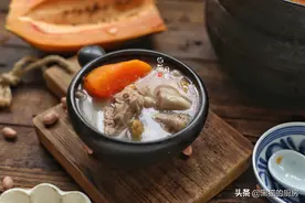 广东人都爱用鸡脚煲汤，搭配这2样，味道清甜有胶质，常喝皮肤好图片