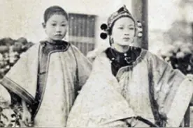 丫环帮少爷洗脚，看过她的脚后，少爷：我娶你！生下一子家喻户晓图片