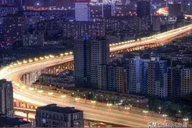 乌鲁木齐车辆保有量比兰州多，它是如何不限行，却不大量堵车的？图片