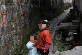 父母车祸去世，姐姐考上大学打工供弟弟念书，弟去世姐姐却不知情图片