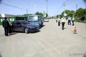 明港交警积极联合医院开展道路交通事故警医合作应急救援演练图片