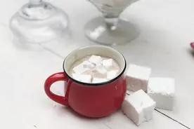 自制棉花糖，轻盈软嫩入口即化，大小朋友都可以吃图片