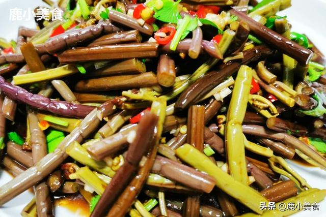 5月此野菜别忘吃，含“18种”氨基酸，简单炒，比菠菜鲜嫩下饭