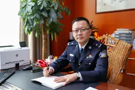 高新区（滨江）管委会副主任、副区长、公安分局党委书记、局长荆慰：对标“国际滨江 亚运核心”高点定位图片