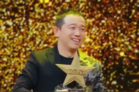 《我演3》收官！潘斌龙演“变态”夺冠，当众紧抱章子怡兴奋转圈图片