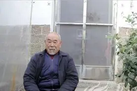 老农因一个承诺，为无名英雄守墓、寻根74年，92岁终等来英雄后人图片