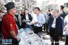 自觉清理摊位，漳浦这个“后备箱第一摊”值得点赞图片