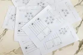 新加坡最后一天上学，孩子竟带回了12张作业图片