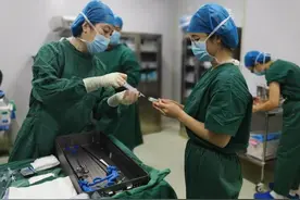 安徽省妇幼保健院: 腹腔镜20分钟 成功拆除隐藏在体内的“定时炸弹”图片