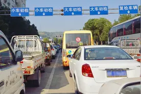 为什么年检找“黄牛”就一定能通过？年检里的猫腻你知道多少？视频封面