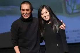张艺谋最对不起的女人，为他错付半生，被迫离婚后仍卑微求复合图片