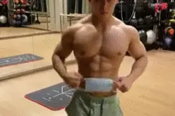 抖音超火的“口罩搂腰”，已经被肌肉男玩坏了图片