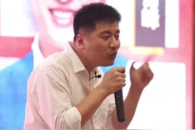 曾经红极一时的张雪峰，为何在这两年销声匿迹？只因被迫公开道歉图片
