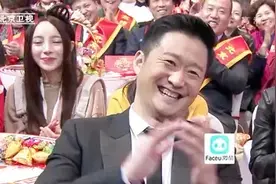 谢楠节目中突然叫吴京站起来，问：“我说话好使不？”吴京有点懵图片
