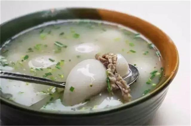 汤圆可以这样吃：香菜和葱花多来点儿