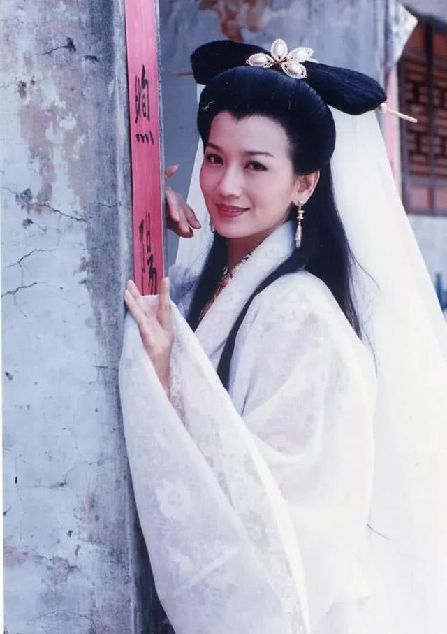 赵雅芝的传奇情史，因私藏情书导致婚姻破裂，再婚后赢得幸福人生