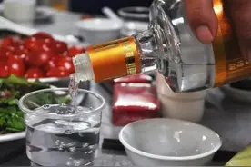 医生告诉你：酒，喝多少对身体危害最小！重点在最后，记得分享！图片