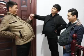 当男女角色互换，男人挺着大肚子生孩子，终于体会到女人的难处视频封面
