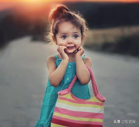 三点水的字女孩名字大全（100个带三点水的名字）