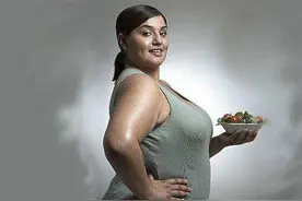 “屁股大好生养”竟是真的，妈妈臀部影响宝宝这方面发育图片