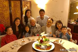 这个男人太会养孩子了！儿子是哈佛精英，女儿是哥大学霸图片