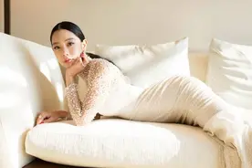亚洲第一美女克拉拉真是尤物，长裙遮不住傲人曲线，多肉身材抢镜图片