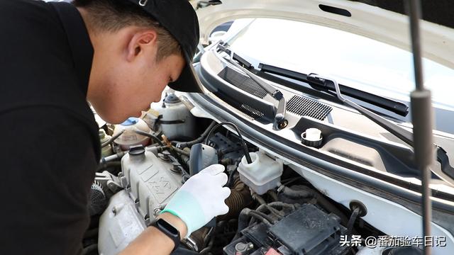 三年车龄的奇瑞风云，检测完后客户直接过户开回家