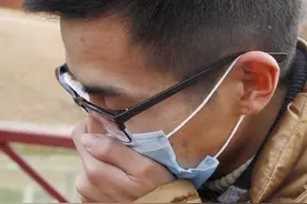 一线老师用扩音器遭专家怒批，老师委屈：我嗓子都坏了图片