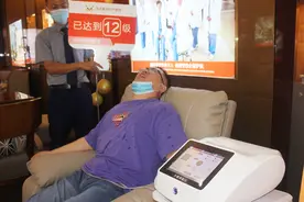 邢台多名男子体验分娩，疼到表情失控图片