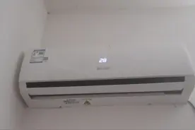 开风扇又热，开空调又冷又干燥，早上睡醒喉咙痛，怎么办？图片
