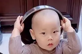 黑龙江2岁神童，靠贪吃拆家圈粉2700万，更是年入1800W爆红网络图片