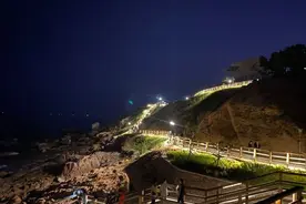青岛有个小仙女打卡景点，拥有漂亮栈道，是个有山有海的好地方图片
