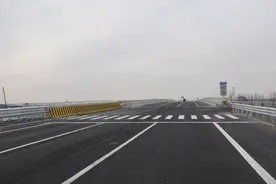 加装防护栏 公安交管部门治理宁河区滨玉公路还乡新河大桥段安全隐患图片