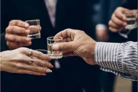 身在江湖，敬酒话术很重要！一分钟学会图片