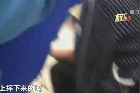 睡觉时突然有人敲门，一个翻身！宿舍上铺的男同学摔地昏迷…图片