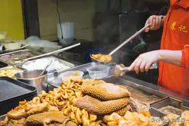 深圳最任性的牛杂店，店门都是半掩的，没熟人带路根本找不到图片