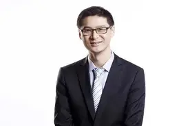 曾经被骂到退网，却捐出全部收入的罗翔图片
