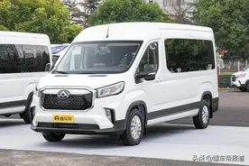 新车｜售10.88万起，大通四款轻客组团上市，竞争福特全顺？图片