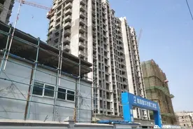 谁说青岛市区楼市没有坑？看看这仨奇葩楼盘图片
